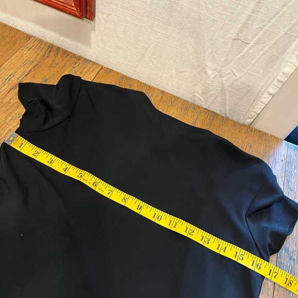 GAP black short-sleeve wrap dress – Size S (Stretch) - Picture 3 of 6